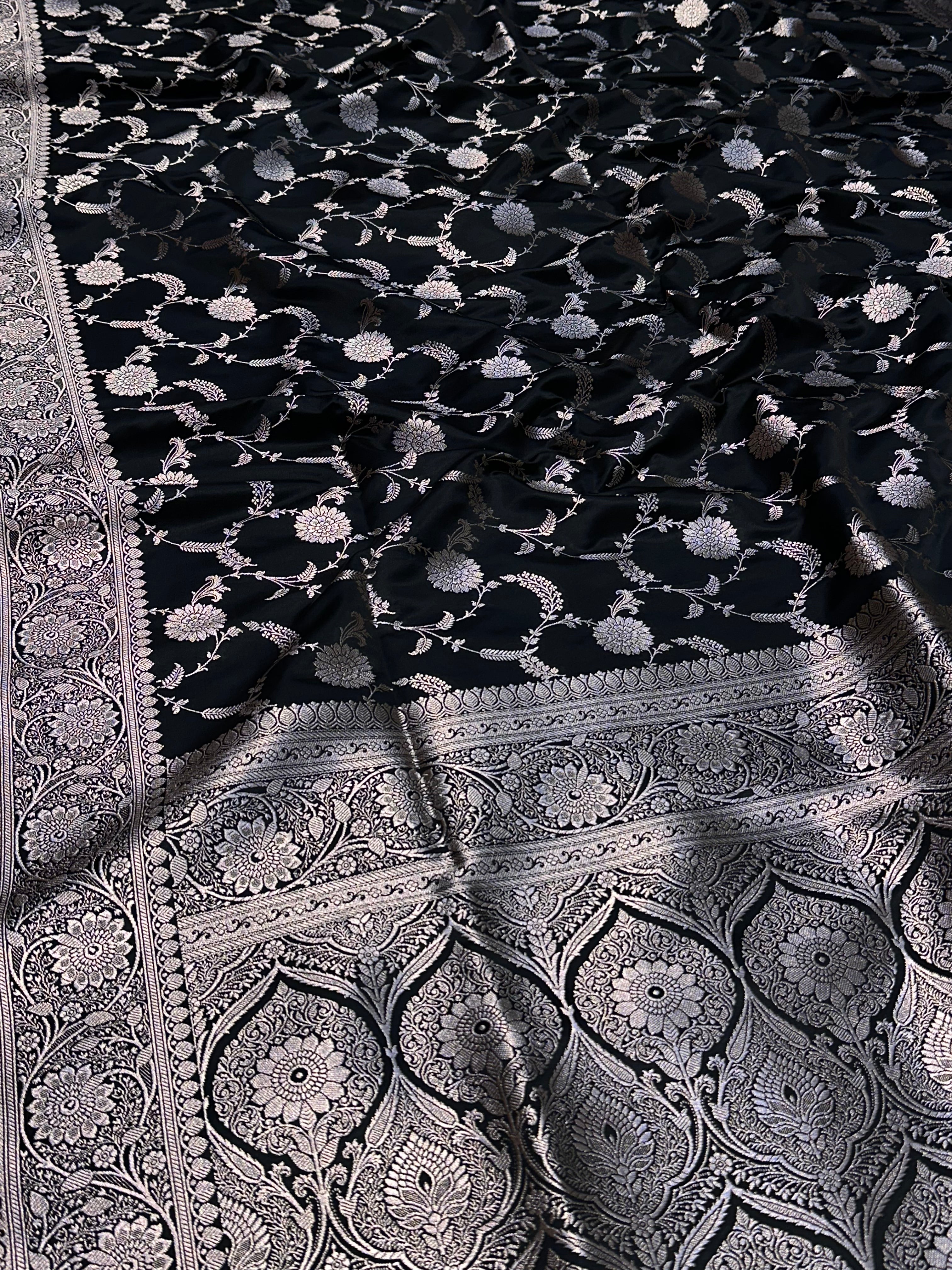 Black & Red Jaal Design