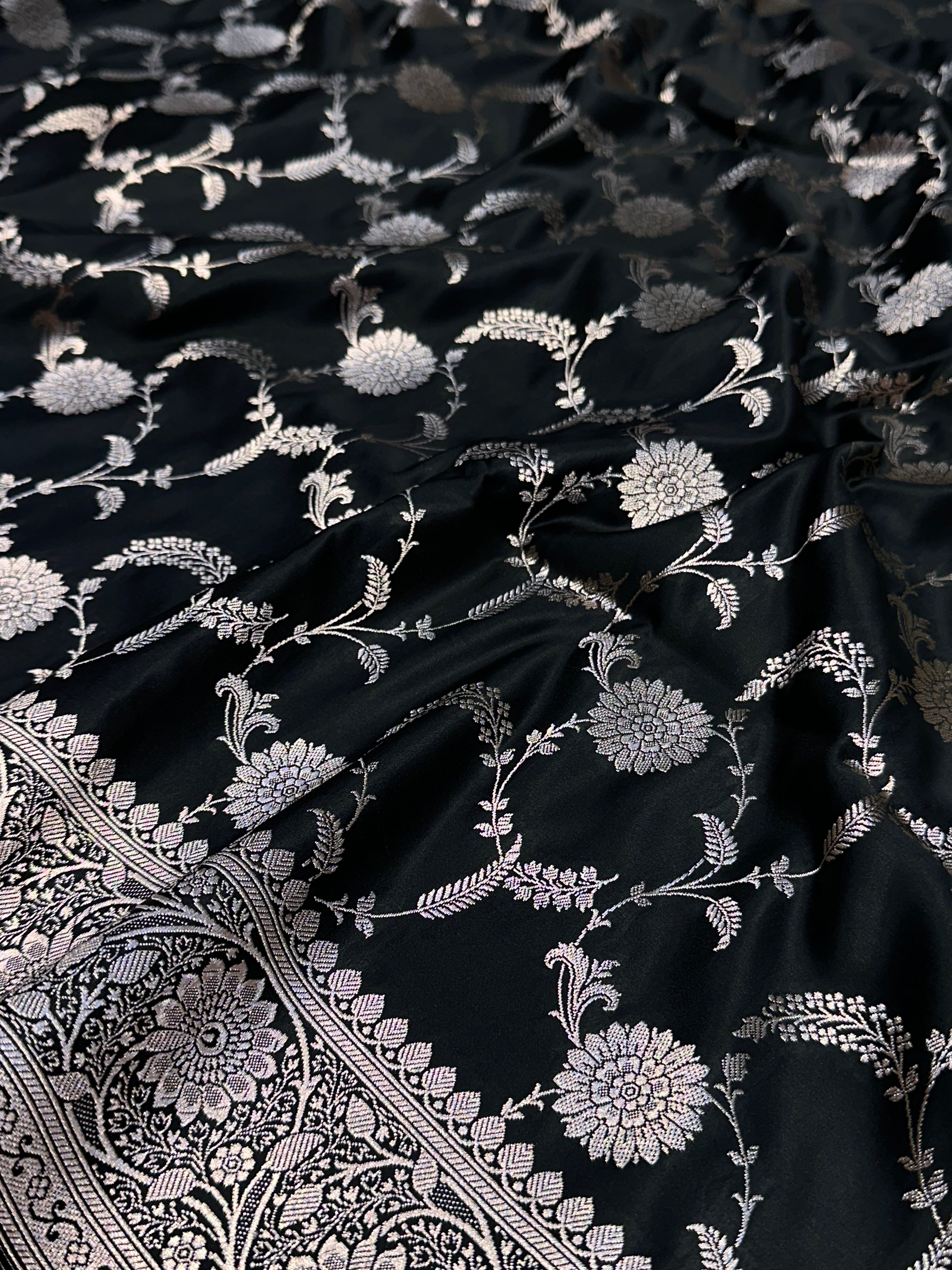 Black & Red Jaal Design